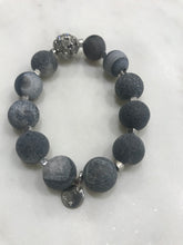 Load image into Gallery viewer, Gray/Black matte agate